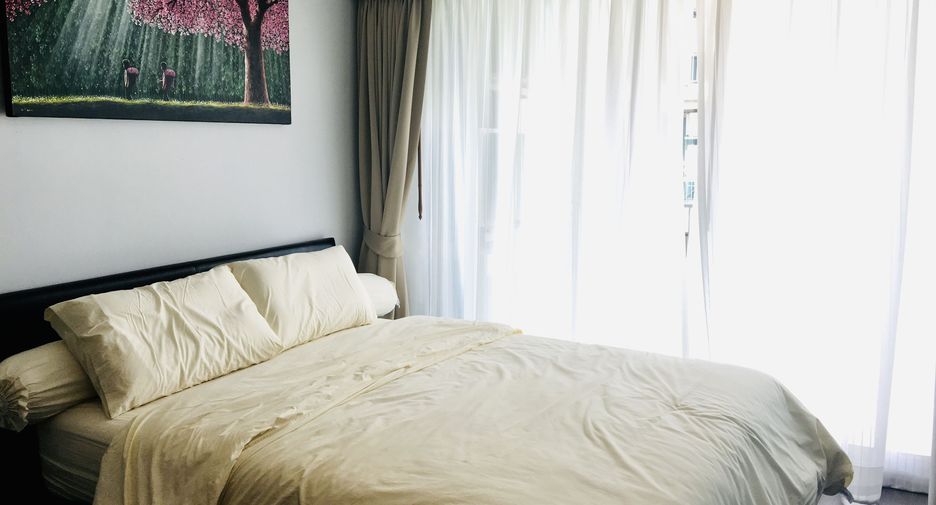 For rent 2 bedrooms condo in Phra Khanong, Bangkok