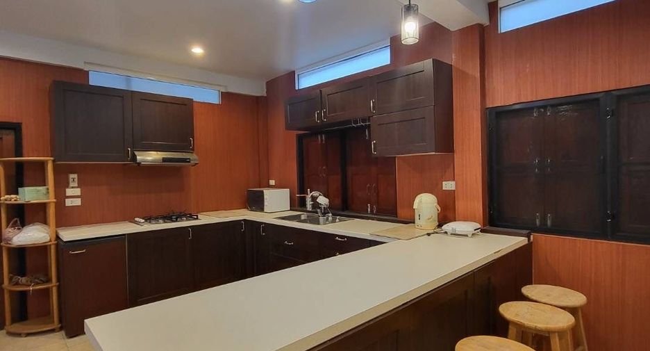 For rent 3 bedrooms house in Huai Khwang, Bangkok