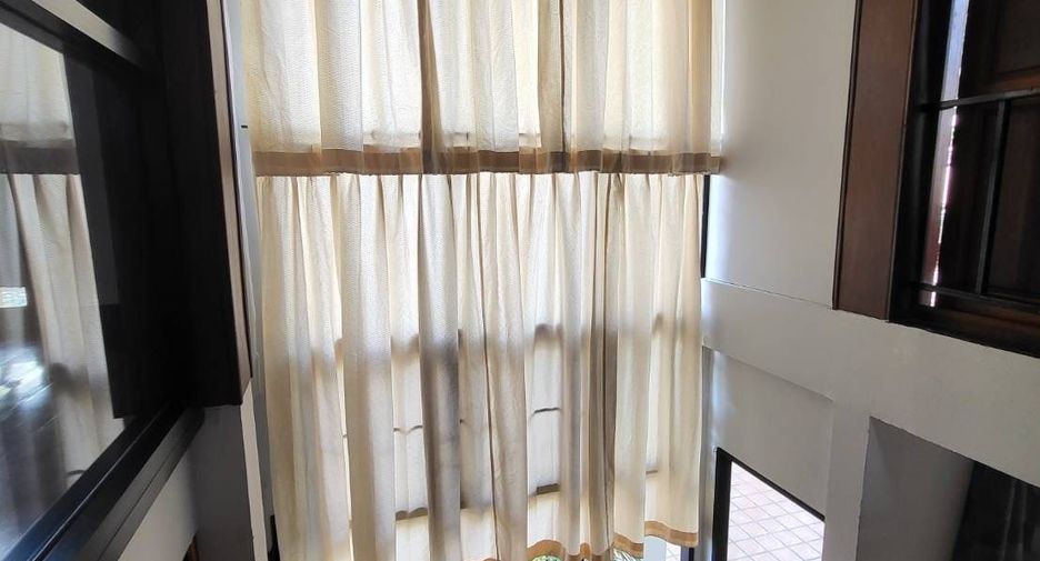 For rent 3 bedrooms house in Huai Khwang, Bangkok