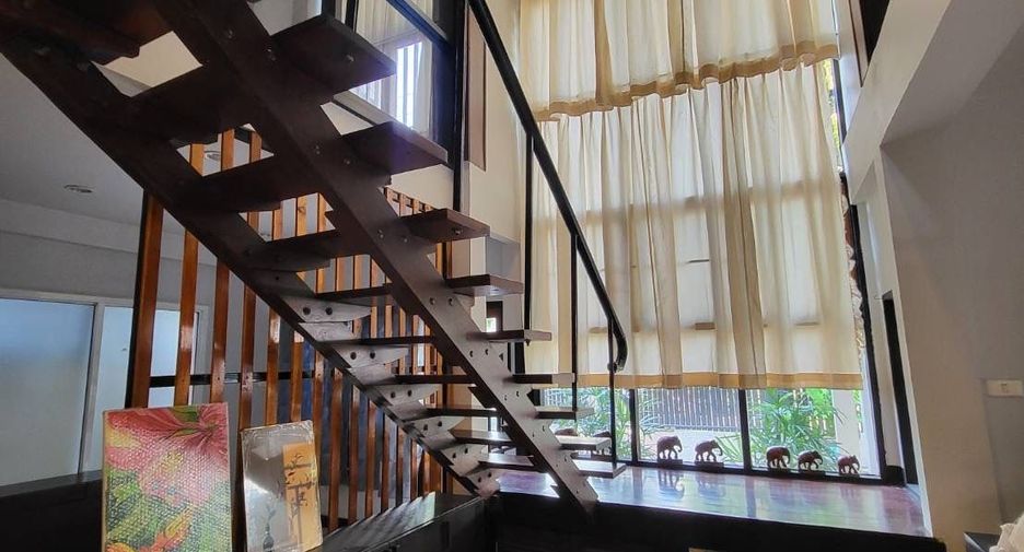 For rent 3 bedrooms house in Huai Khwang, Bangkok