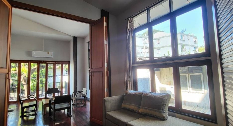 For rent 3 bedrooms house in Huai Khwang, Bangkok