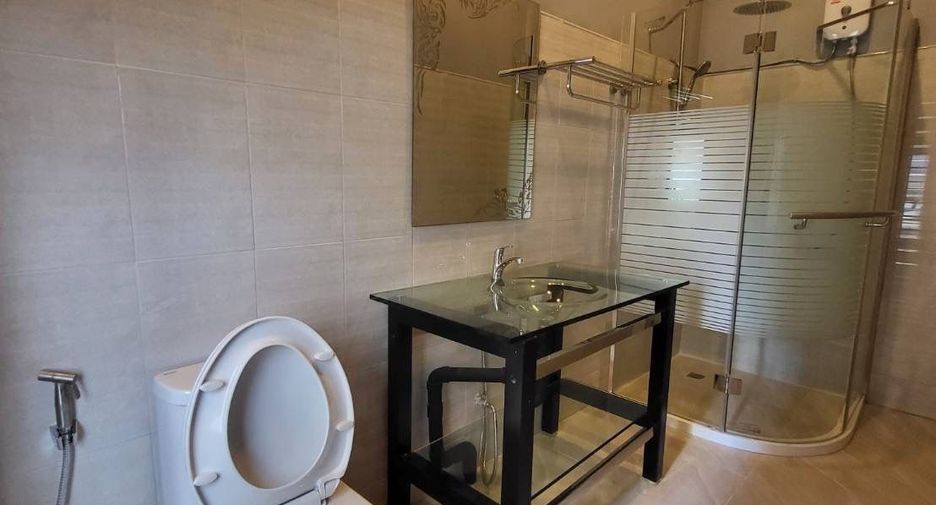For rent 3 bedrooms house in Huai Khwang, Bangkok