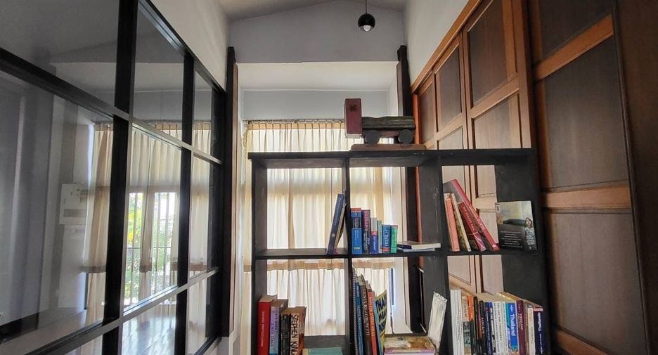 For rent 3 bedrooms house in Huai Khwang, Bangkok