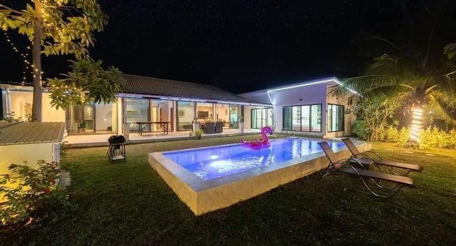 For rent 4 bedrooms villa in Mueang Phuket, Phuket