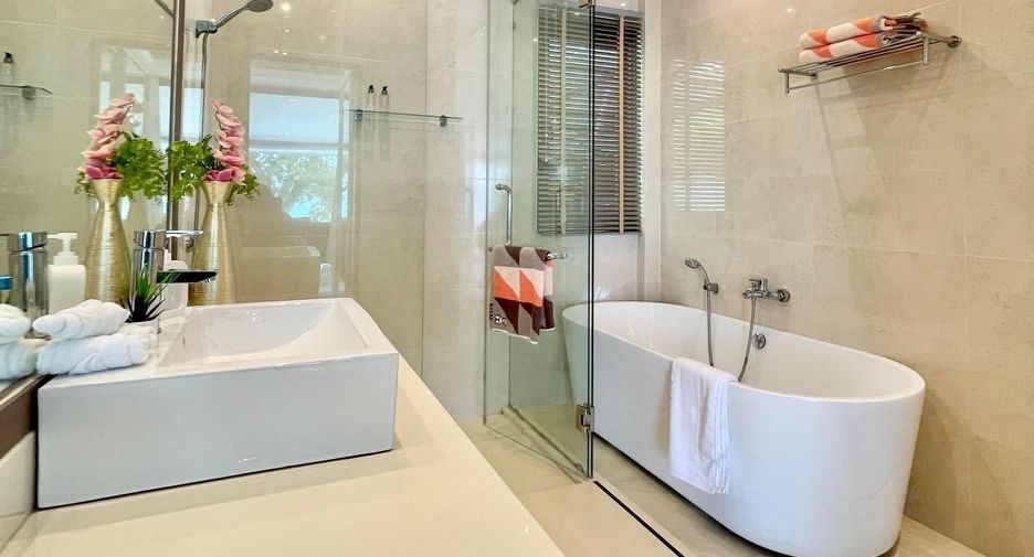 For rent 4 bedrooms villa in Mueang Phuket, Phuket