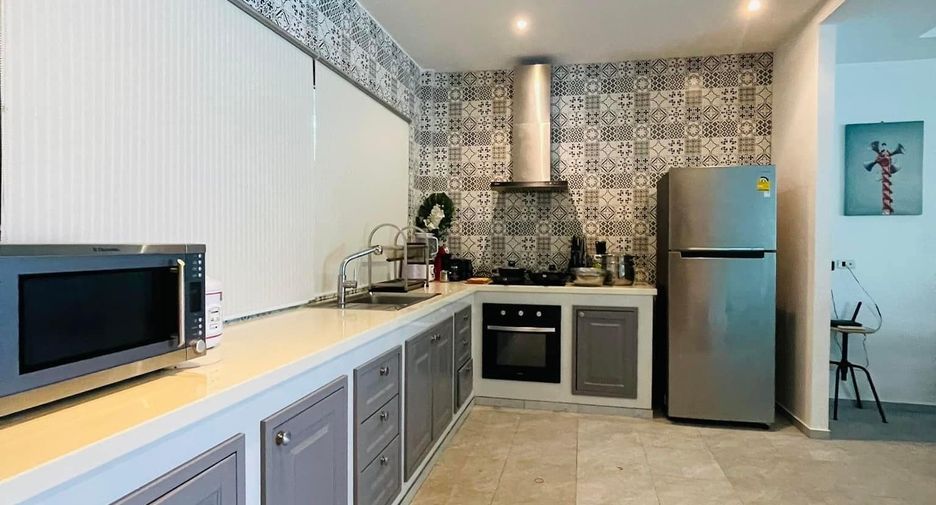 For rent 4 bedrooms villa in Mueang Phuket, Phuket
