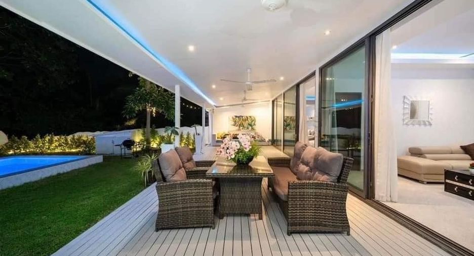 For rent 4 bedrooms villa in Mueang Phuket, Phuket