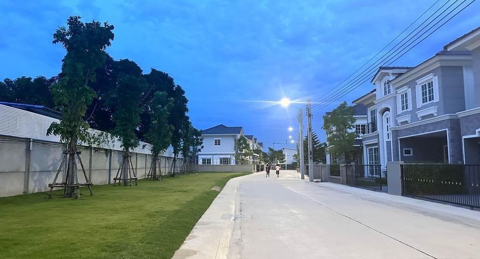 For rent 4 bedrooms house in Mueang Samut Prakan, Samut Prakan