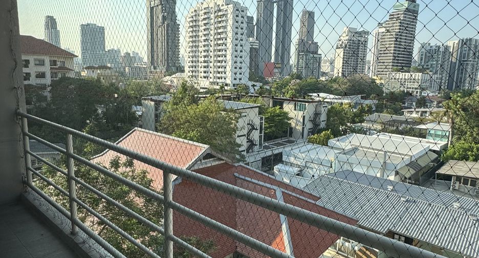 For sale and for rent 3 bedrooms condo in Watthana, Bangkok