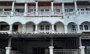 For sale 5 bedrooms townhouse in Wang Thonglang, Bangkok