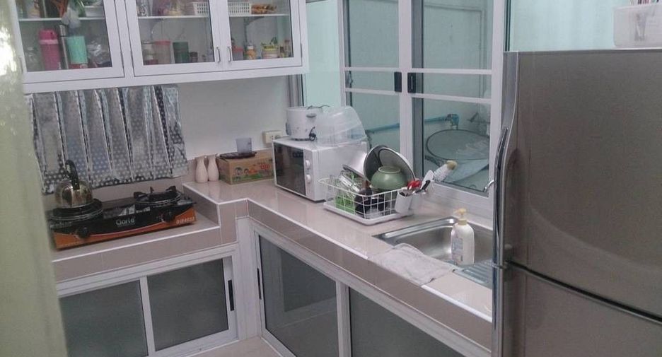 For sale 4 bedrooms townhouse in Mueang Samut Prakan, Samut Prakan