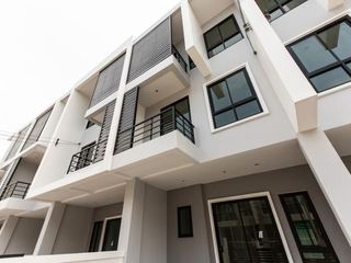 À vendre 4 chambres maison de ville à Mueang Samut Prakan, Samut Prakan