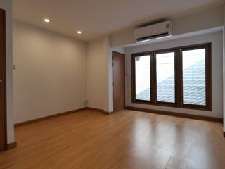 Reihenhaus zur Miete mit 3 Zimmer in Watthana, Bangkok