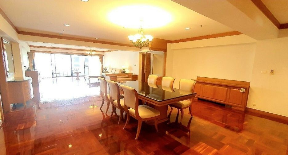 For rent 4 bedrooms condo in Watthana, Bangkok