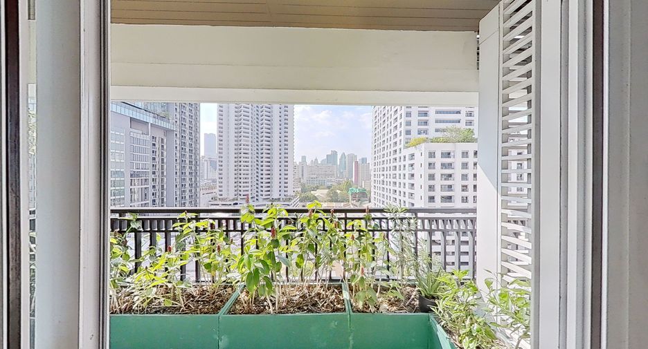 For sale 2 bedrooms condo in Watthana, Bangkok