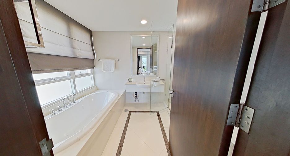 For sale 2 bedrooms condo in Watthana, Bangkok