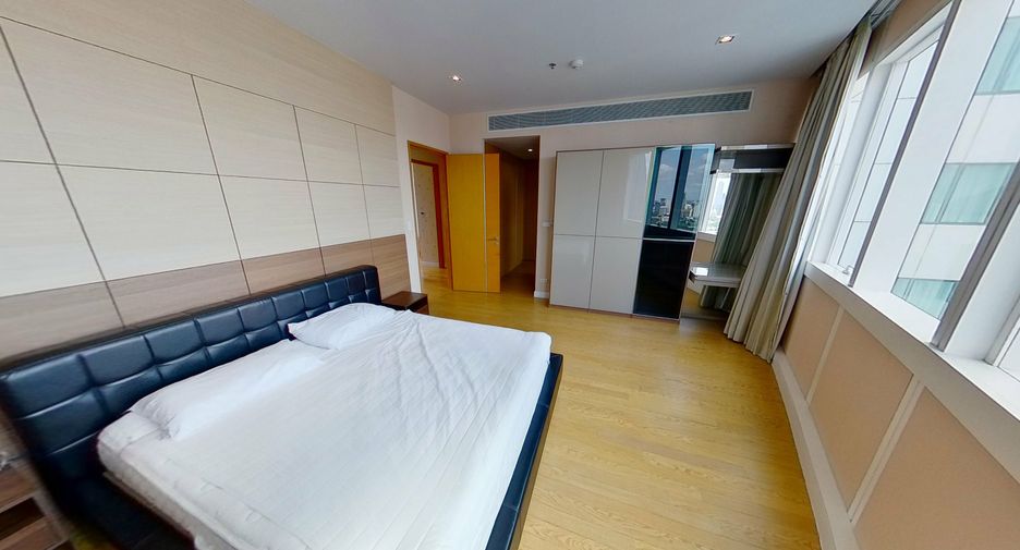 For rent 3 bedrooms condo in Khlong Toei, Bangkok