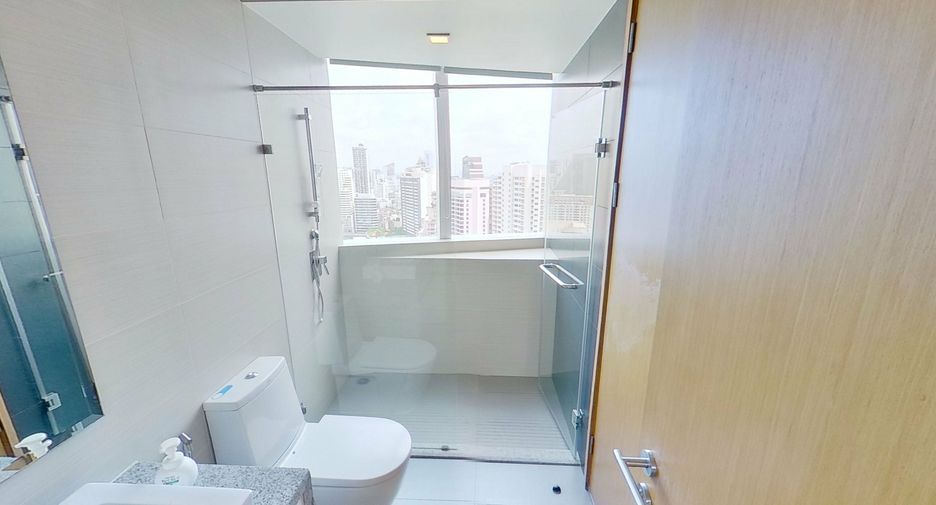 For rent 3 bedrooms condo in Khlong Toei, Bangkok