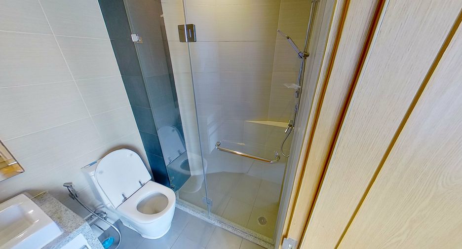 For rent 3 bedrooms condo in Khlong Toei, Bangkok