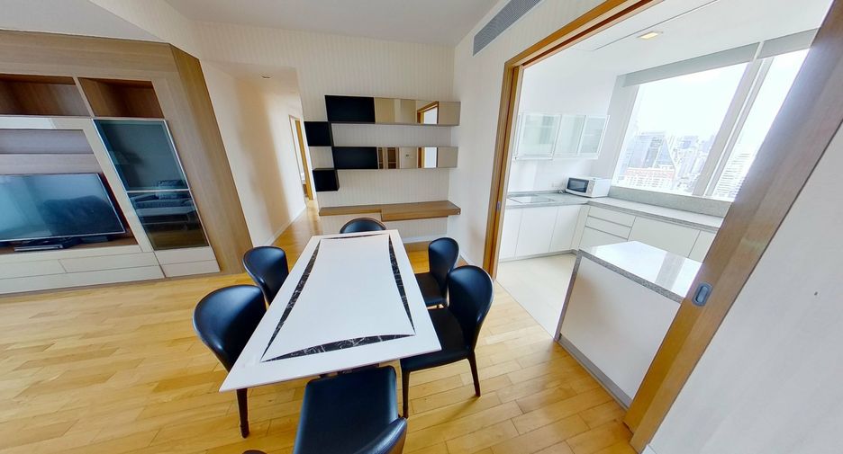 For rent 3 bedrooms condo in Khlong Toei, Bangkok