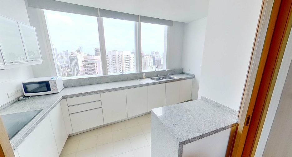 For rent 3 bedrooms condo in Khlong Toei, Bangkok