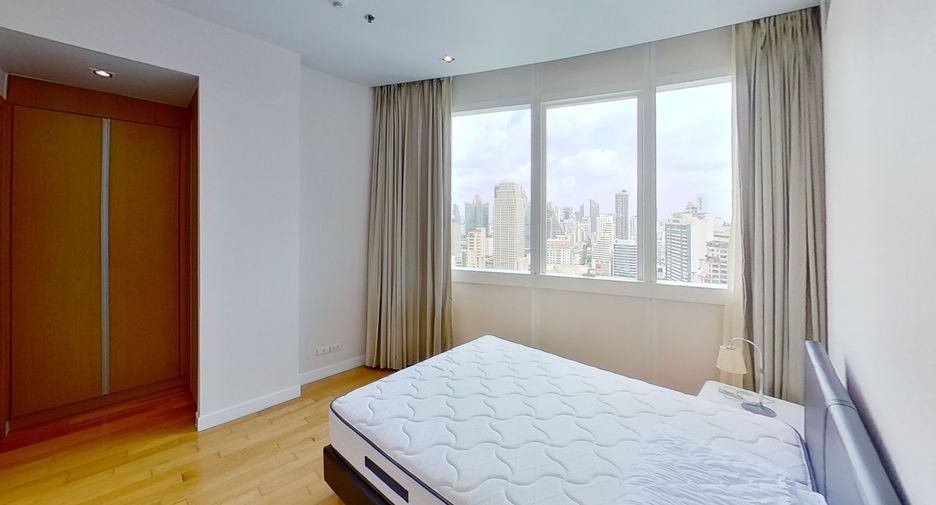 For rent 3 bedrooms condo in Khlong Toei, Bangkok