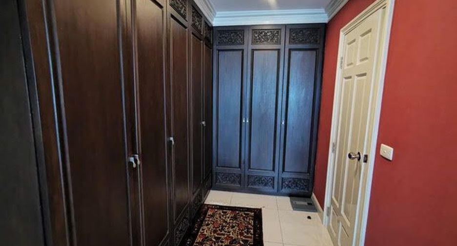 For sale 2 bedrooms condo in Khlong Toei, Bangkok