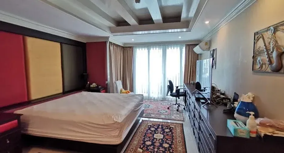 For sale 2 bedrooms condo in Khlong Toei, Bangkok