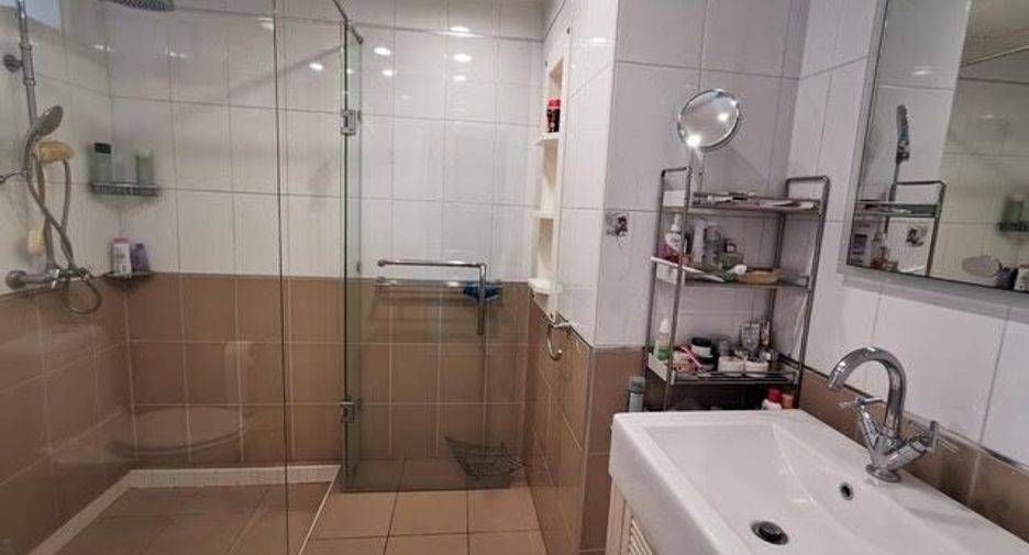 For sale 2 bedrooms condo in Khlong Toei, Bangkok