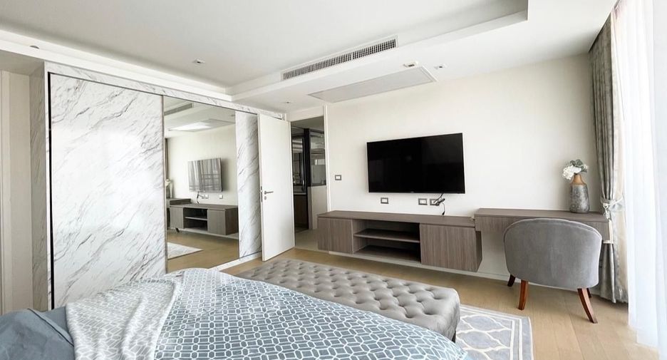 For rent 3 bedrooms condo in Watthana, Bangkok