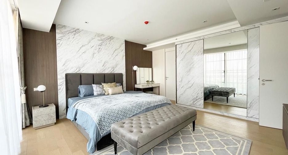 For rent 3 bedrooms condo in Watthana, Bangkok