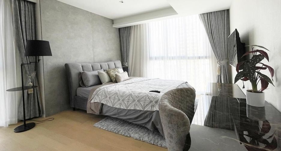 For rent 3 bedrooms condo in Watthana, Bangkok