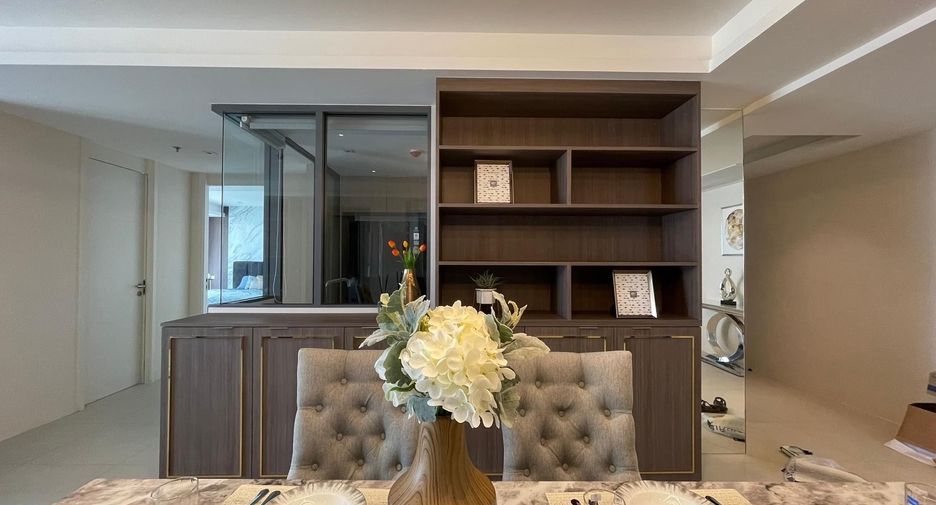 For rent 3 bedrooms condo in Watthana, Bangkok