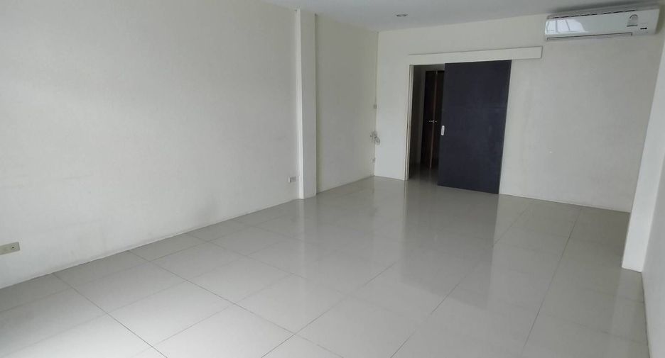 For sale 4 bedrooms townhouse in Bang Na, Bangkok