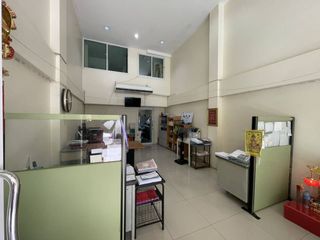 Casa adosada en venta de 4 habitaciones en Bang Na, Bangkok