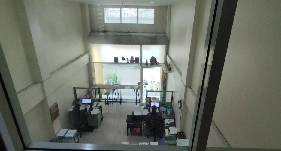 For sale 4 bedrooms townhouse in Bang Na, Bangkok