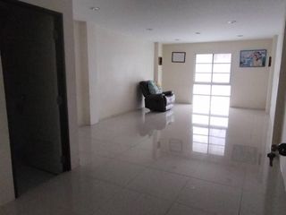 Casa adosada en venta de 4 habitaciones en Bang Na, Bangkok