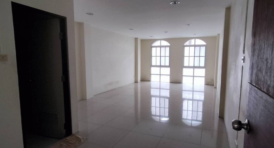 For sale 4 bedrooms townhouse in Bang Na, Bangkok
