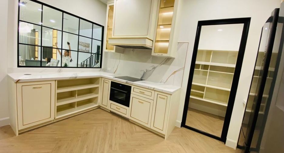 For rent 4 bedrooms house in Saphan Sung, Bangkok