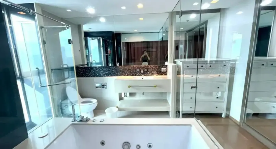 Condo en venta y en alquiler de 2 habitaciones en Sathon, Bangkok