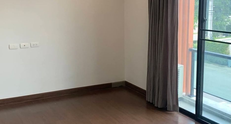 For sale and for rent 4 bedrooms townhouse in Bang Phli, Samut Prakan