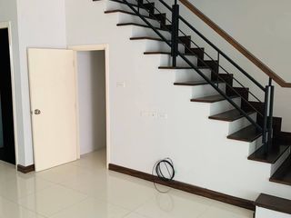 出售 和 出租 4 卧室 联排别墅 在 Bang Phli, Samut Prakan