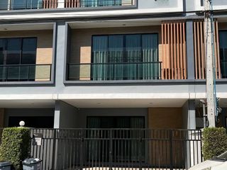 出售 和 出租 4 卧室 联排别墅 在 Bang Phli, Samut Prakan