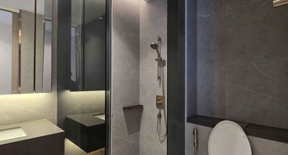 For rent 2 bedrooms condo in Khlong Toei, Bangkok