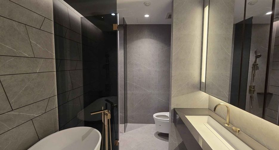 For rent 2 bedrooms condo in Khlong Toei, Bangkok