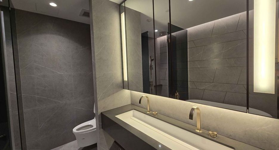 For rent 2 bedrooms condo in Khlong Toei, Bangkok