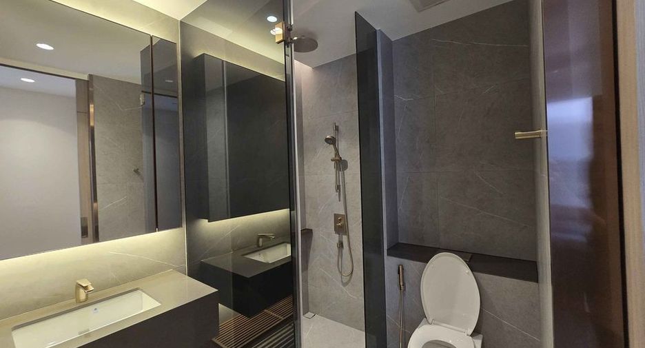 For rent 2 bedrooms condo in Khlong Toei, Bangkok