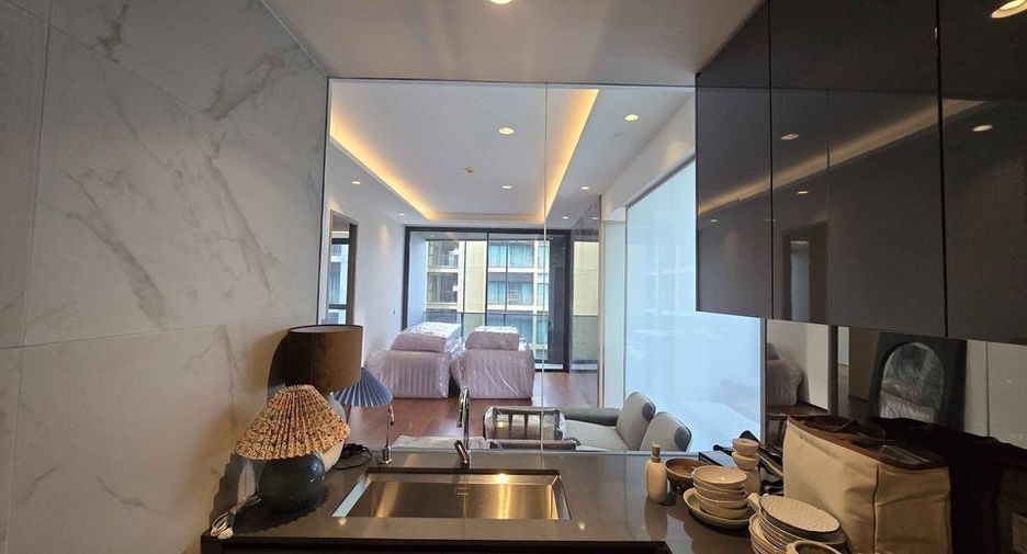 For rent 2 bedrooms condo in Khlong Toei, Bangkok