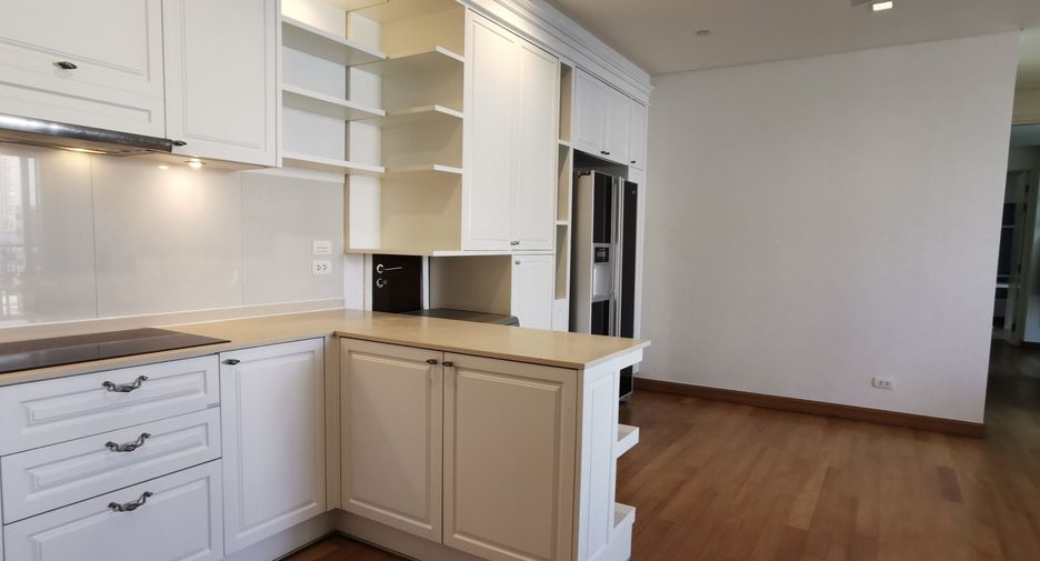 Condo en alquiler de 4 habitaciones en Watthana, Bangkok