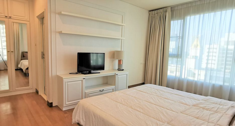 For rent 4 bedrooms condo in Watthana, Bangkok
